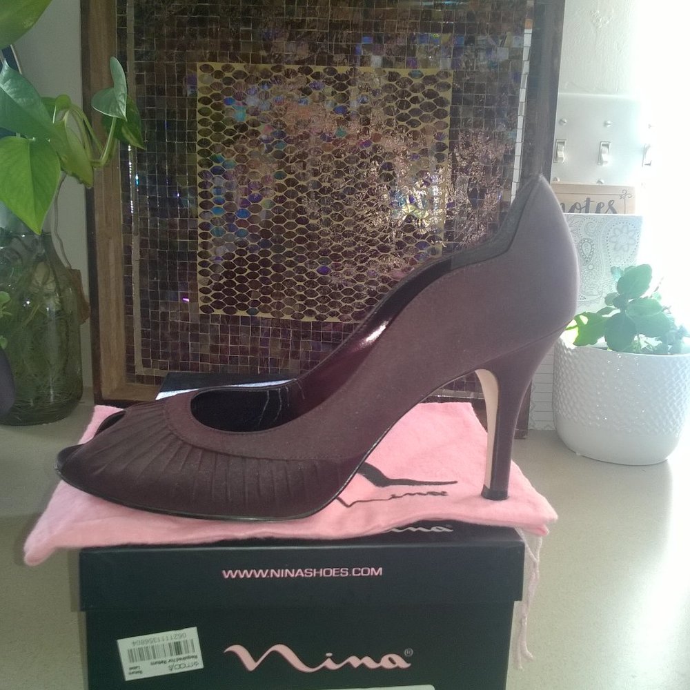 Nina Chocolate Luste Pumps